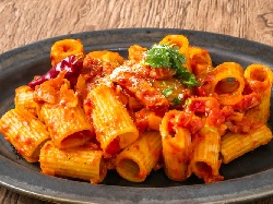 Аматричана - лют сос с бекон и домати за спагети, талиатели и паста - снимка на рецептата
